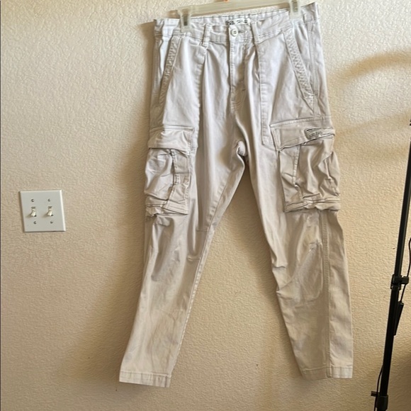 Zara White Cargo Pants with Sleek Tapered Fit - Picture 1 of 7